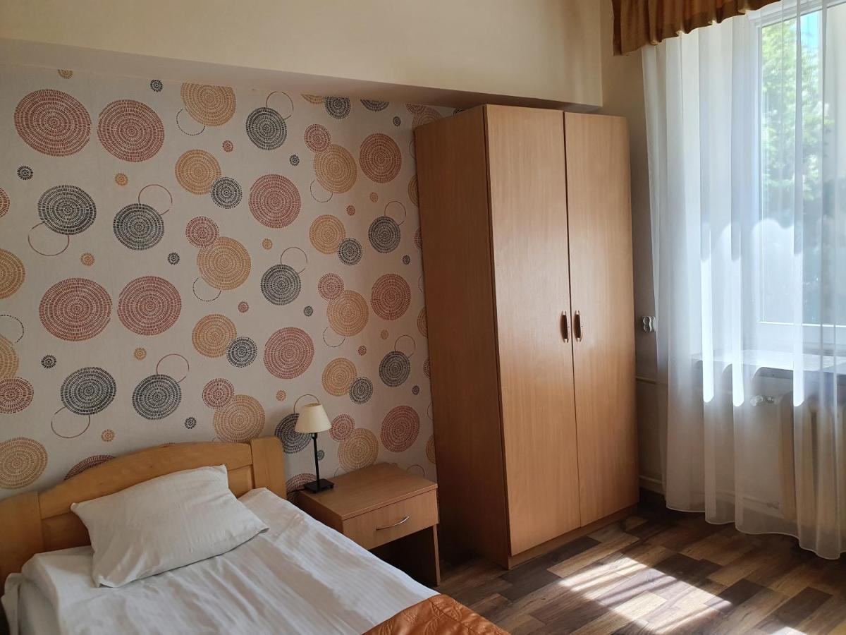 Hotel Iskra Жешув Экстерьер фото