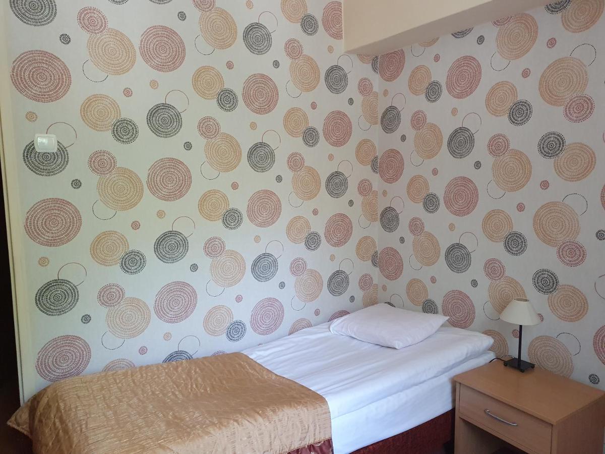 Hotel Iskra Жешув Экстерьер фото