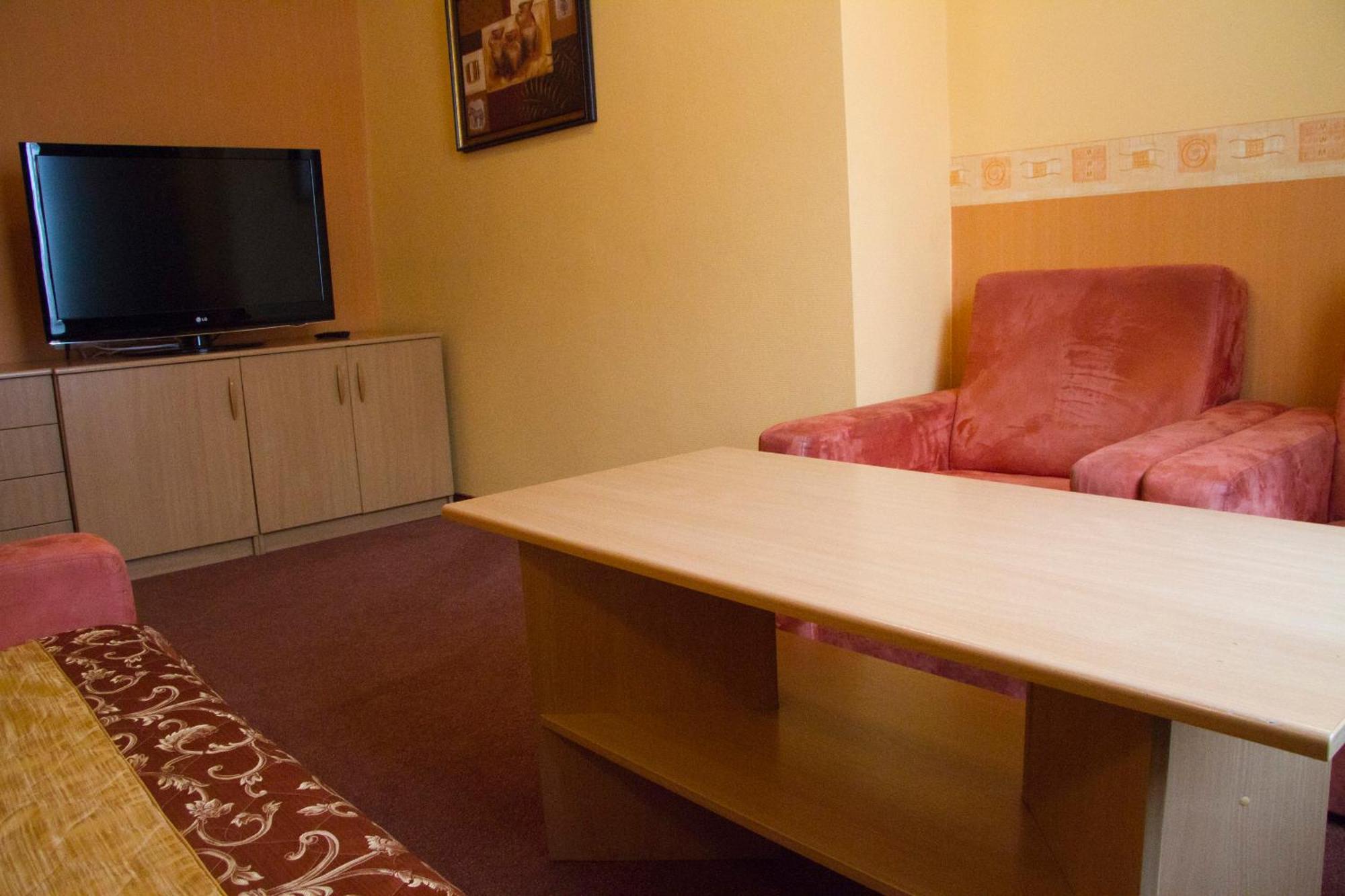 Hotel Iskra Жешув Экстерьер фото