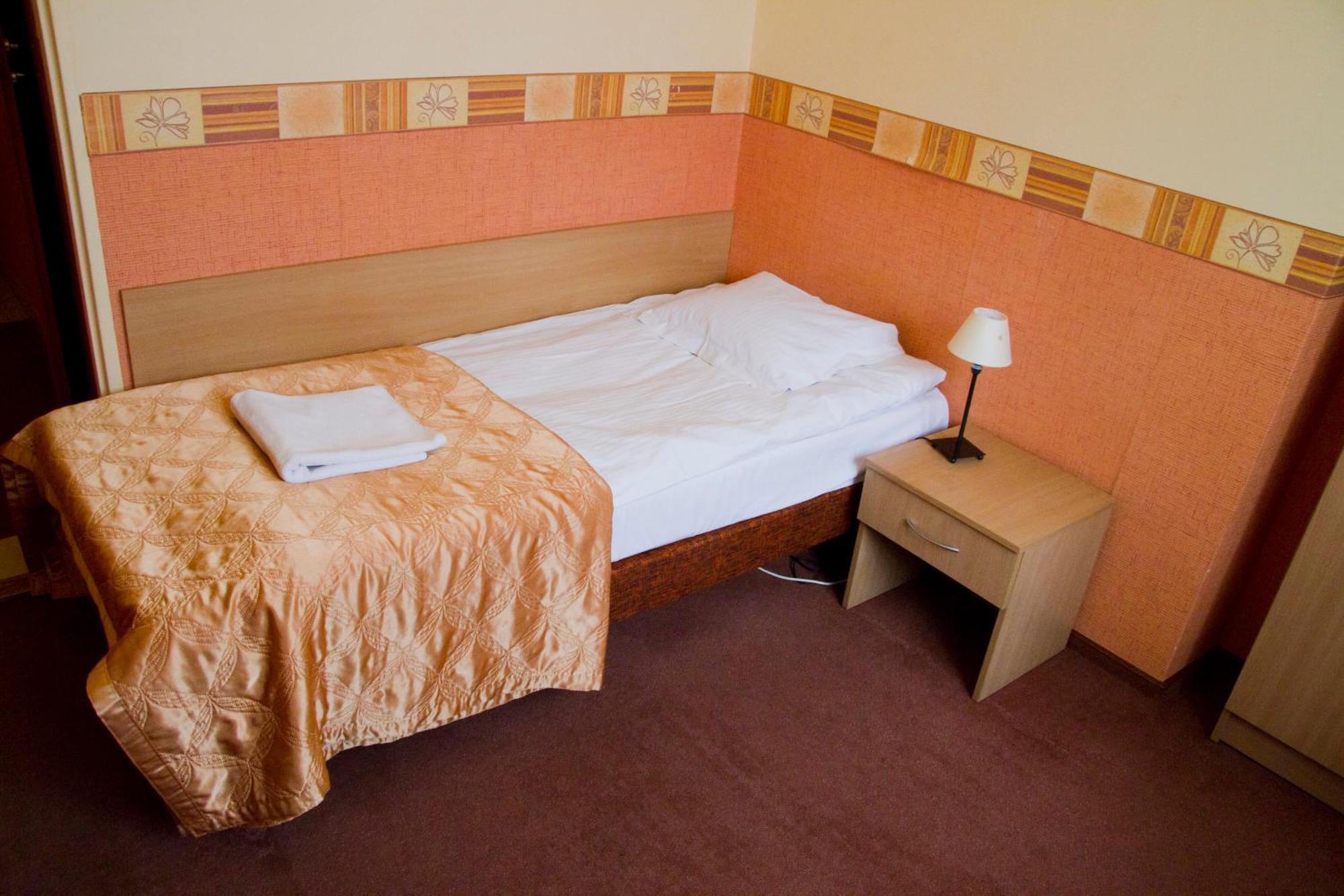Hotel Iskra Жешув Экстерьер фото