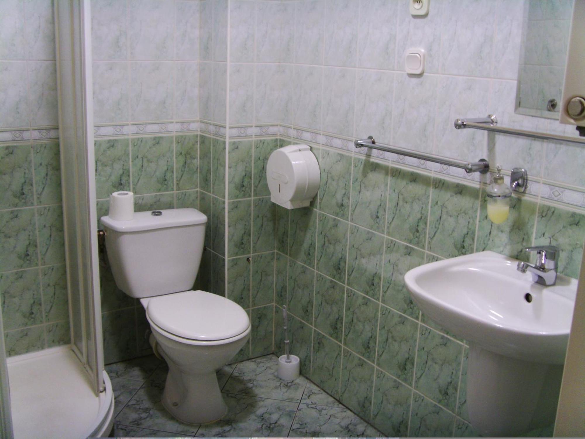 Hotel Iskra Жешув Экстерьер фото