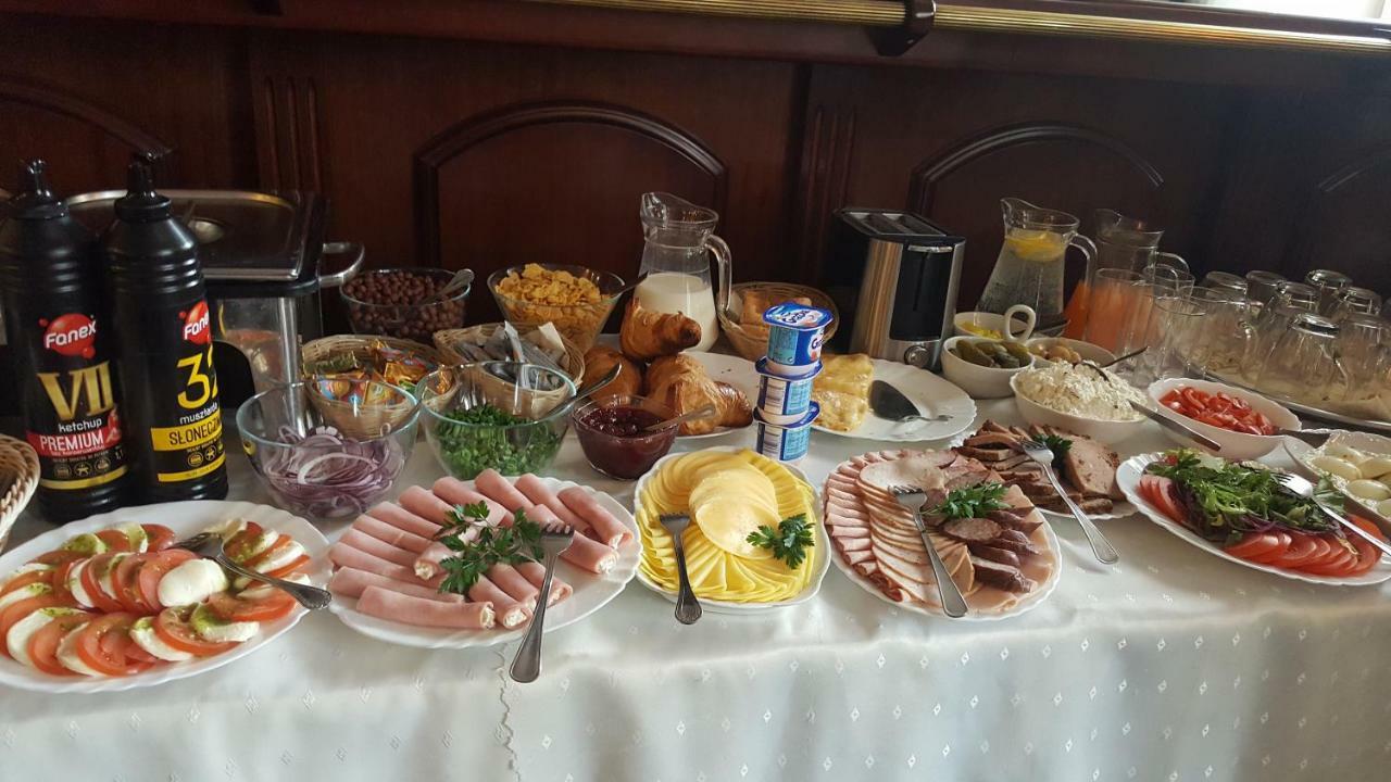 Hotel Iskra Жешув Экстерьер фото